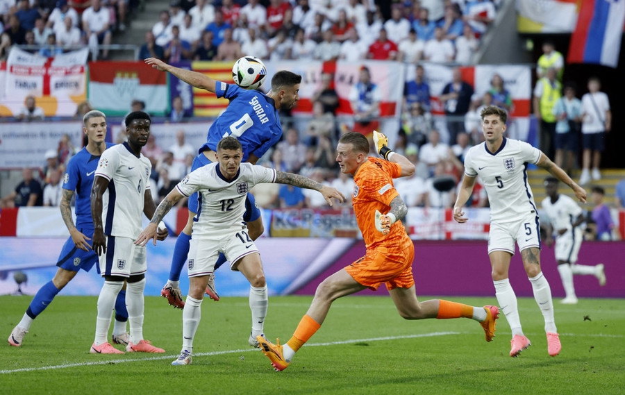 Slovenia đã đôi lần khiến khung thành của Jordan Pickford rơi vào tình trạng nguy hiểm. Ảnh: Reuters