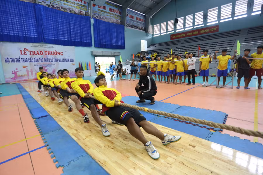 Các VĐV kéo co của huyện Ia Grai đã giành 2 huy chương vàng ở cả nội dung nam và nữ. Ảnh: Văn Ngọc Các VĐV kéo co của huyện Ia Grai đã giành 2 huy chương vàng ở cả nội dung nam và nữ. Ảnh: Văn Ngọc