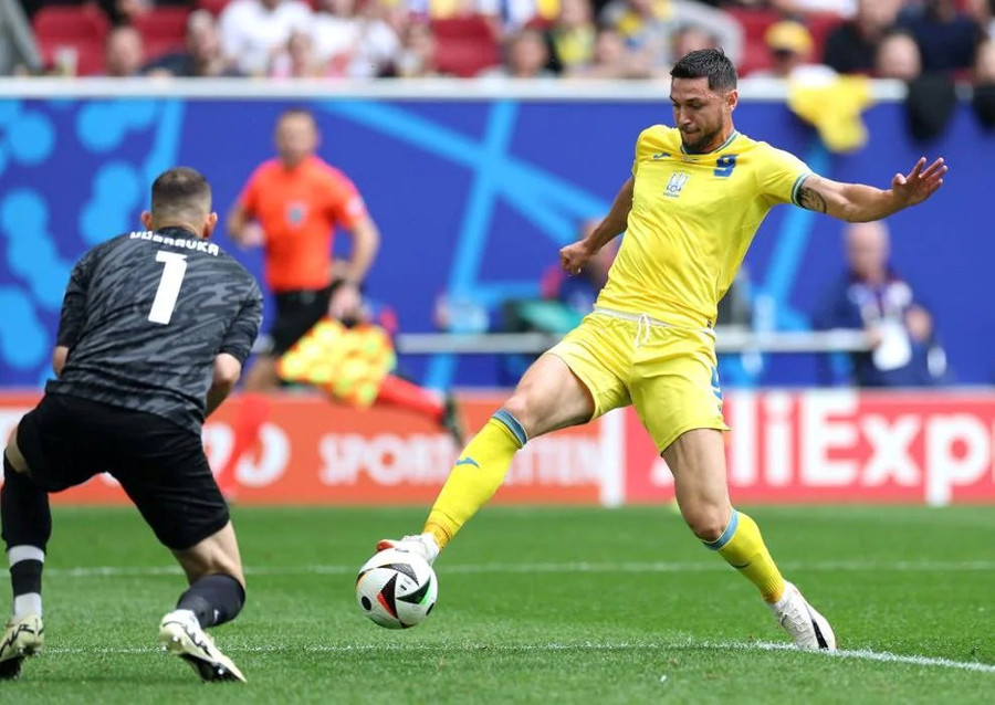 Ukraine (phải) là đối thủ không hề dễ chơi. Ảnh: UEFA Ukraine (phải) là đối thủ không hề dễ chơi. Ảnh: UEFA