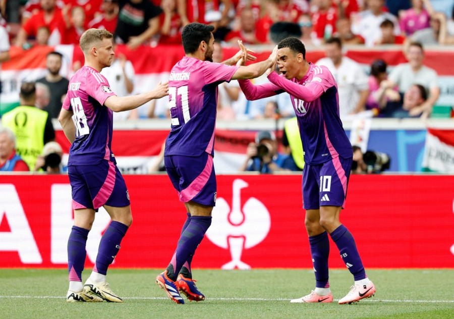 Những cỗ xe tăng đã giành chiến thắng thứ 2 liên tiếp. Ảnh: Reuters Những cỗ xe tăng đã giành chiến thắng thứ 2 liên tiếp. Ảnh: Reuters