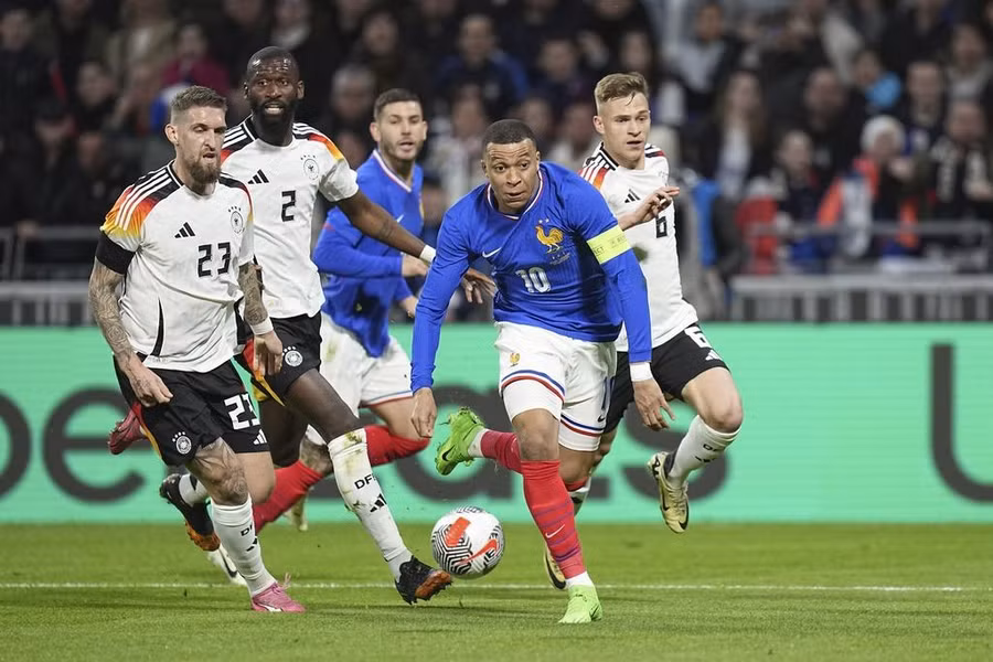 Đội tuyển Đức (trái) đang có dấu hiệu hồi sinh. Ảnh: Internet