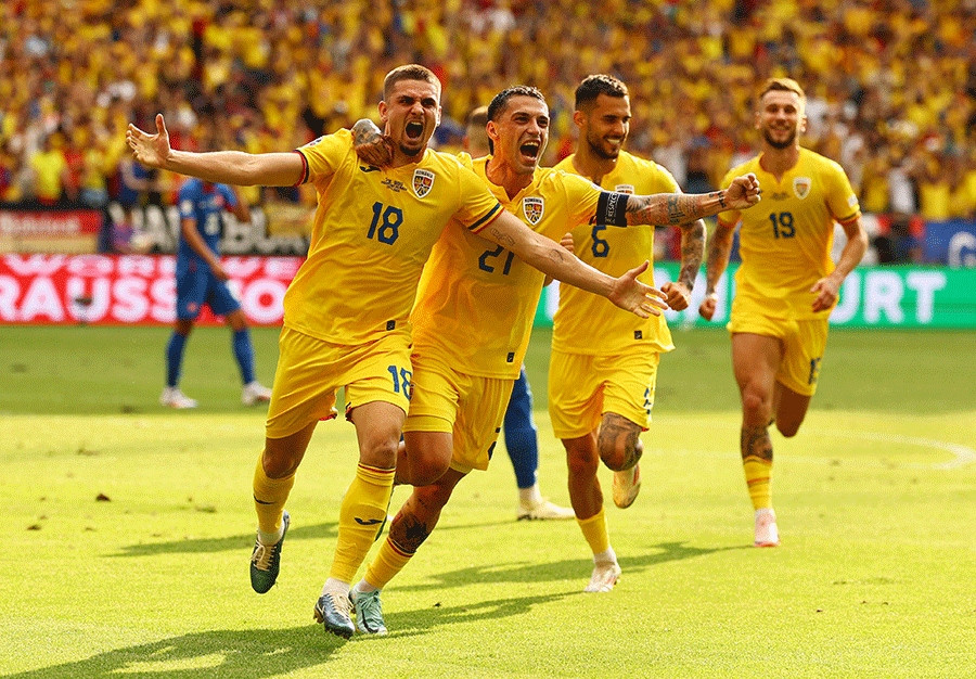 Các cầu thủ Romania đã giữ vững ngôi đầu bảng E. Ảnh: Reuters Các cầu thủ Romania đã giữ vững ngôi đầu bảng E. Ảnh: Reuters