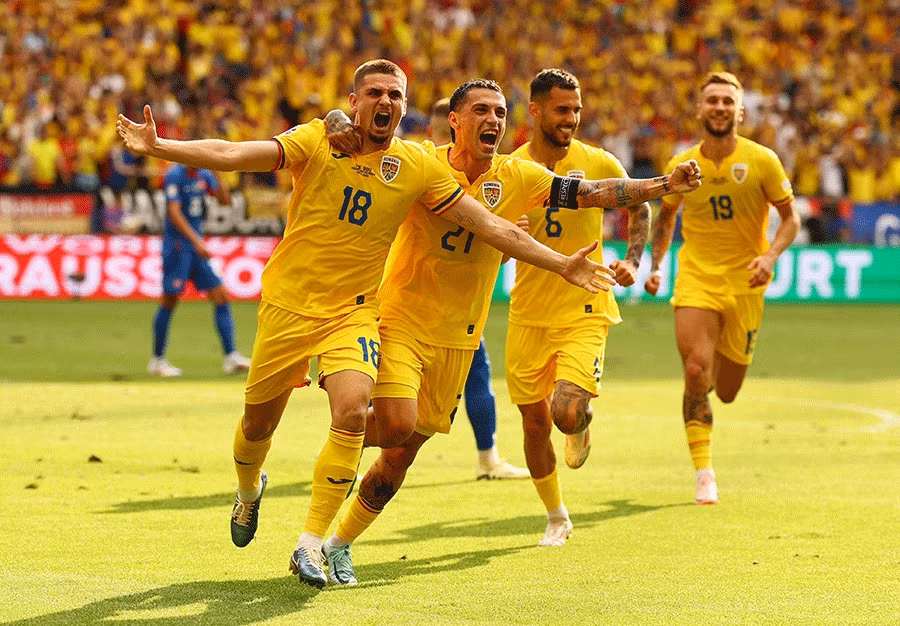 Các cầu thủ Romania đã giữ vững ngôi đầu bảng E. Ảnh: Reuters