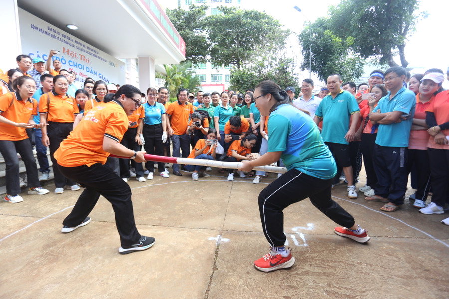 Môn đẩy gậy lần đầu tiên được đưa vào chương trình thi đấu của Hội thi. Ảnh: Văn Ngọc Môn đẩy gậy lần đầu tiên được đưa vào chương trình thi đấu của Hội thi. Ảnh: Văn Ngọc