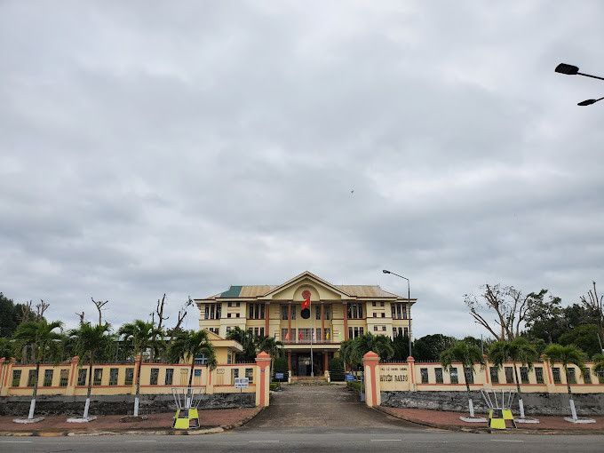 Trụ sở UBND huyện Đak Pơ. Ảnh: Nguyễn Bình Trụ sở UBND huyện Đak Pơ. Ảnh: Nguyễn Bình