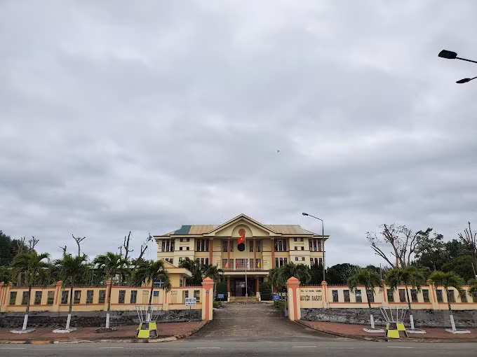 Trụ sở UBND huyện Đak Pơ. Ảnh: Nguyễn Bình