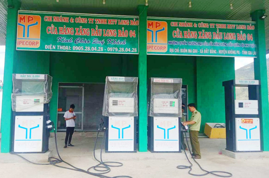 Cửa hàng xăng dầu Long Bảo số 4 bị xử phạt vì vi phạm trong kinh doanh xăng dầu. Ảnh: Lê Anh