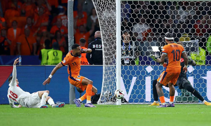 Bàn thắng nâng tỷ số lên 2-1 của Hà Lan. Ảnh: UEFA