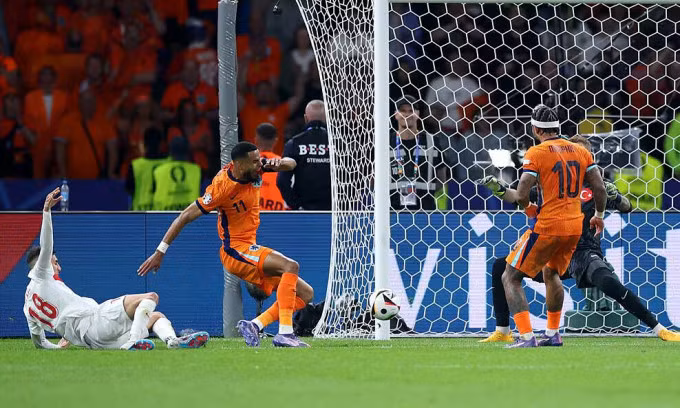 Bàn thắng nâng tỷ số lên 2-1 của Hà Lan. Ảnh: UEFA