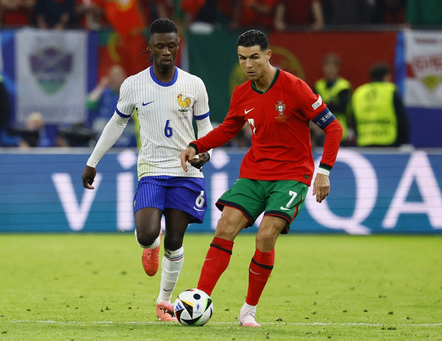 Trận đấu đã diễn ra với sự thận trọng của cả đôi bên. Ảnh: UEFA