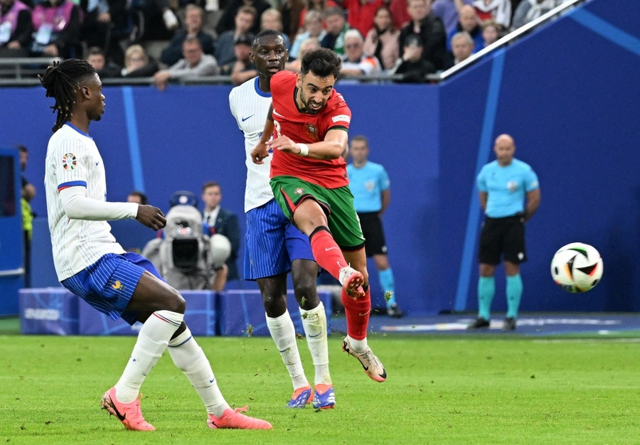 Bồ Đào Nha đã bất ngờ tăng tốc ở đầu hiệp 2. Ảnh: UEFA