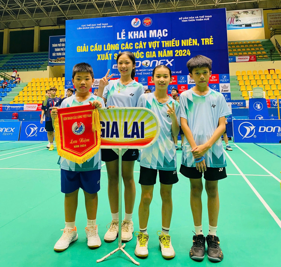 4 tay vợt trẻ của Gia Lai tranh tài ở giải năm nay. Ảnh: Văn Hùng