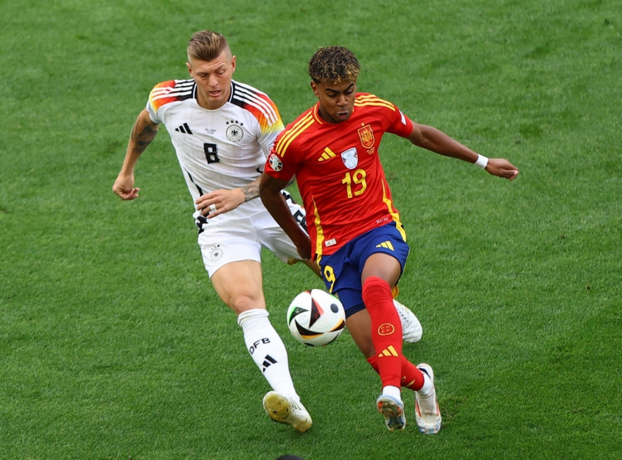 Tây Ban Nha (phải) chơi có phần lấn lướt trước chủ nhà Đức. Ảnh: UEFA Tây Ban Nha (phải) chơi có phần lấn lướt trước chủ nhà Đức. Ảnh: UEFA