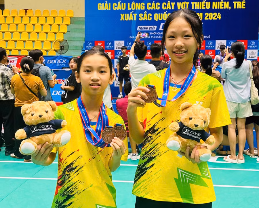 2 nữ VĐV của Gia Lai giành huy chương đồng ở lứa tuổi U13. Ảnh: Văn Hùng
