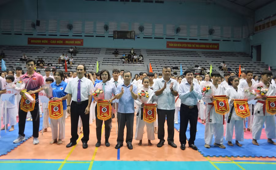 Giải quy tụ hơn 400 võ sĩ tranh tài. Ảnh: Văn Ngọc Giải quy tụ hơn 400 võ sĩ tranh tài. Ảnh: Văn Ngọc