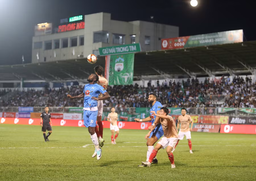 HAGL đã bất lực trong việc đi tìm mành lưới đối phương. Ảnh: Văn Ngọc