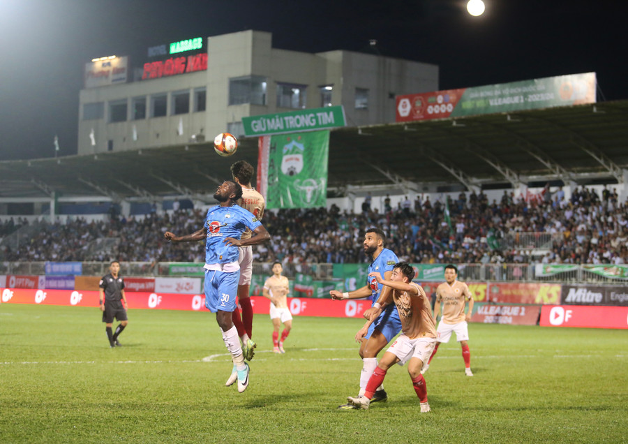 HAGL đã bất lực trong việc đi tìm mành lưới đối phương. Ảnh: Văn Ngọc HAGL đã bất lực trong việc đi tìm mành lưới đối phương. Ảnh: Văn Ngọc