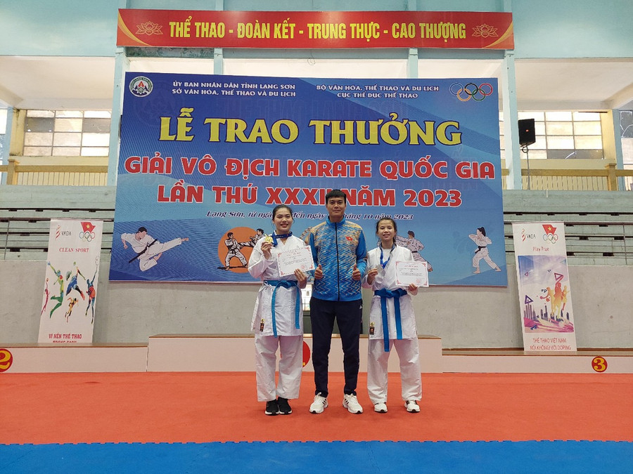 VĐV Nguyễn Thị Hà Phương (bìa trái) và Nguyễn Thị Khánh Ly (bìa phải) giành thứ hạng cao ở giải năm nay. Ảnh: Công Tuấn