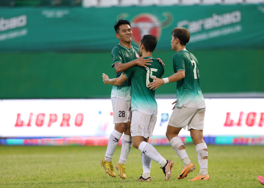 Quy Nhơn Bình Định đã có 2 bàn thắng vươn lên dẫn trước. Ảnh: Văn Ngọc