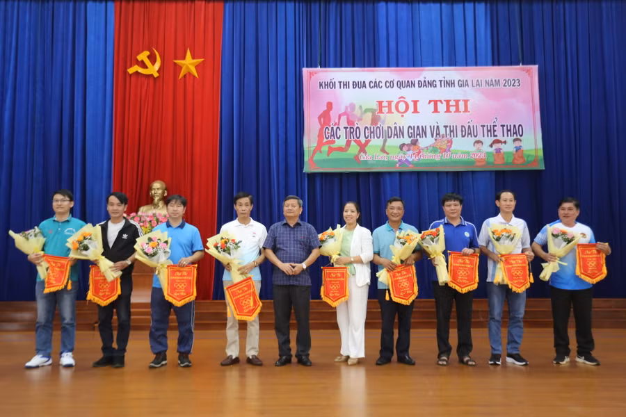 Hội thi có sự tham gia của 10 cơ quan trong Khối thi đua. Ảnh: Văn Ngọc