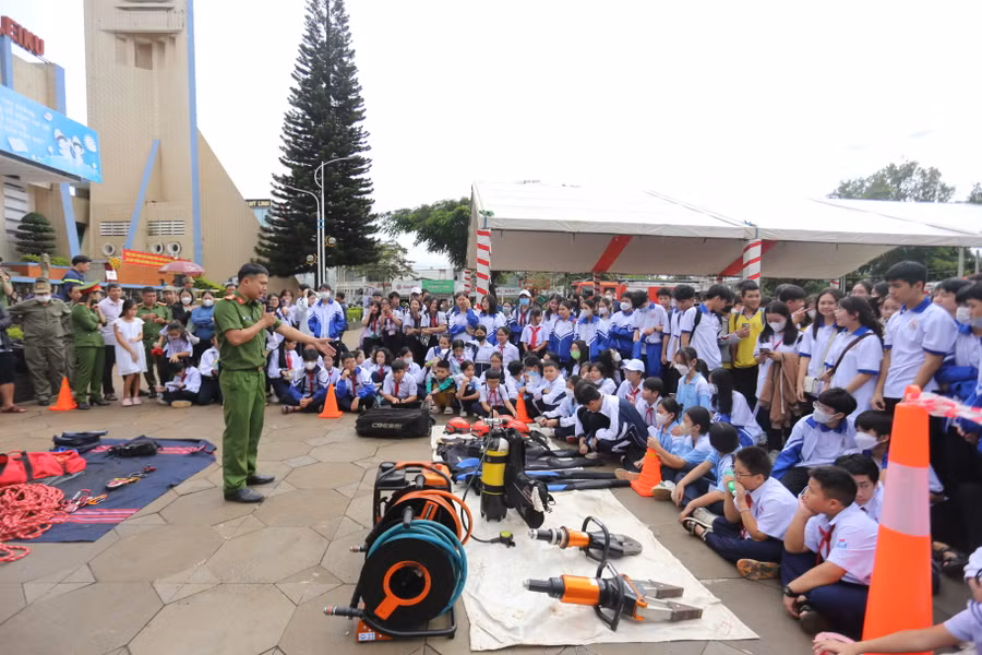 Hơn 500 người đã tham gia ở buổi đầu tiên của chương trình trải nghiệm. Ảnh: Ngọc Quân Hơn 500 người đã tham gia ở buổi đầu tiên của chương trình trải nghiệm. Ảnh: Ngọc Quân