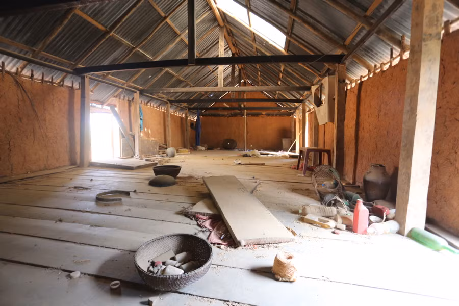 Căn nhà trống hoác khi chủ nhà rời đi không còn người ở. Ảnh: Văn Ngọc