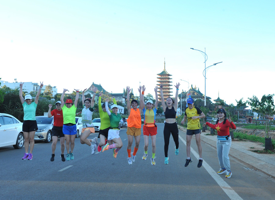 Runner Gia Lai đón năm mới đầy hứng khởi với sự kiện chạy bộ vào sáng mùng 1 Tết. Ảnh: Lê Đức Lâu