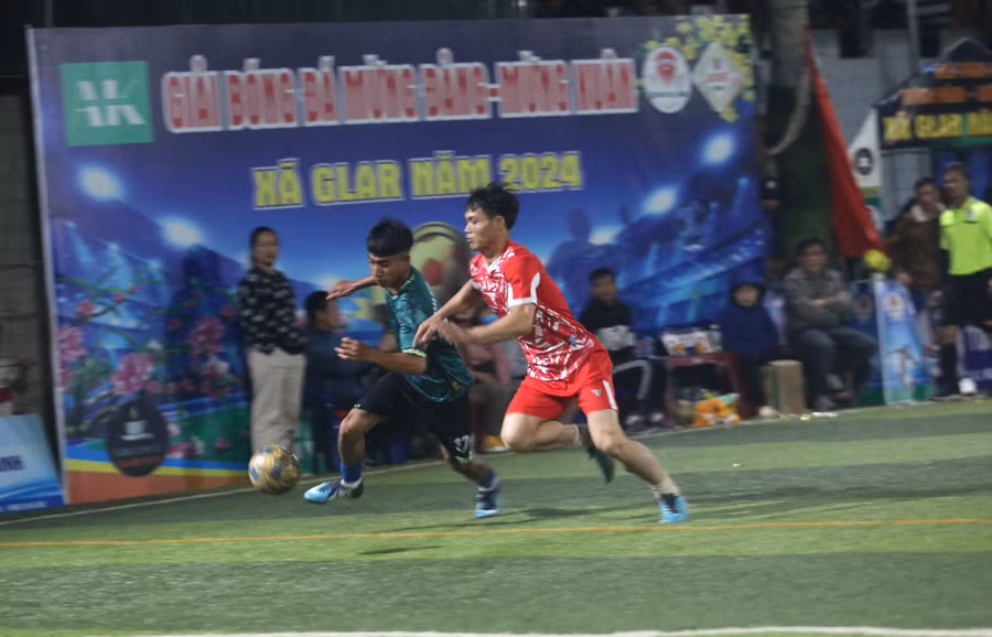 Đây là lần đầu tiên UBND xã Glar tổ chức giải đấu mừng Đảng-mừng Xuân. Ảnh: Văn Ngọc