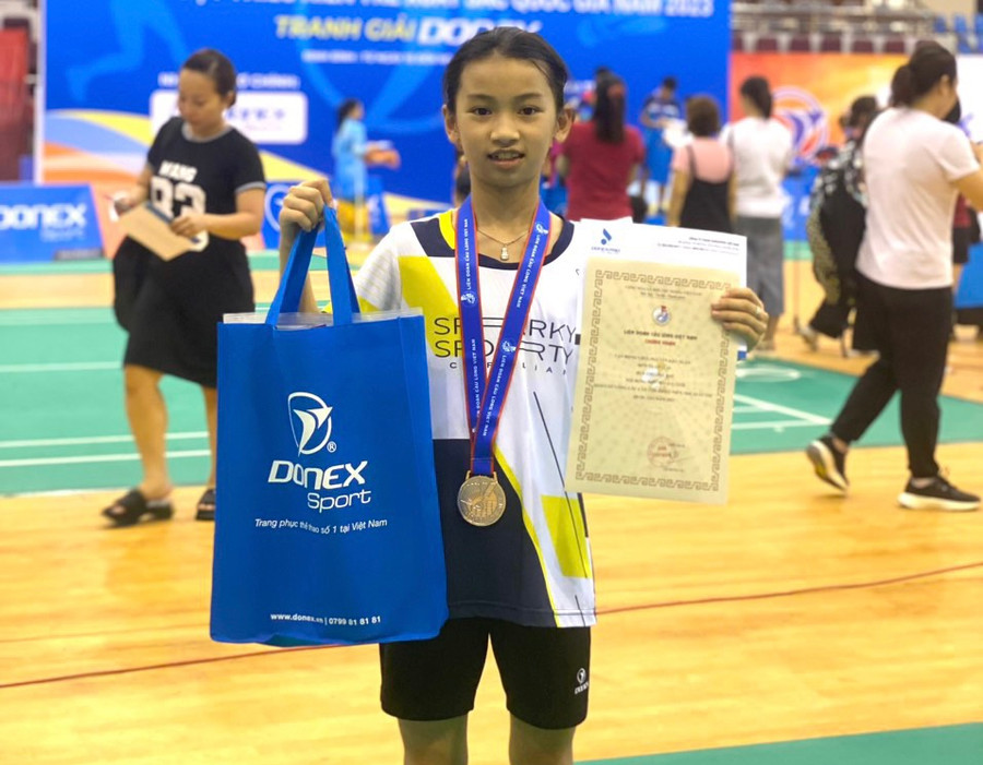 Nguyễn Khả Ngân đã giành được huy chương bạc ở Giải Cầu lông thiếu niên trẻ xuất sắc quốc gia. Ảnh: Văn Hùng Nguyễn Khả Ngân đã giành được huy chương bạc ở Giải Cầu lông thiếu niên trẻ xuất sắc quốc gia. Ảnh: Văn Hùng