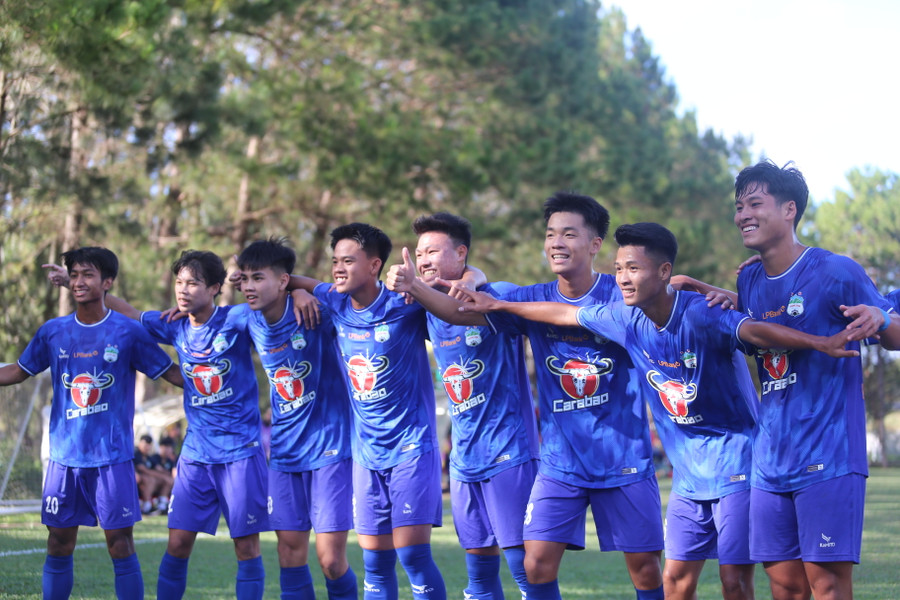U19 LPBank HAGL khép lại lượt đi với 4 trận toàn thắng. Ảnh: Văn Ngọc