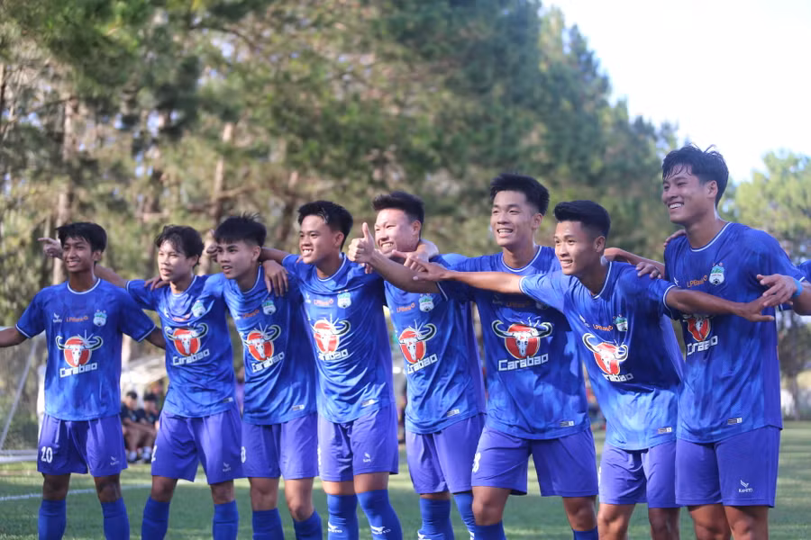 U19 LPBank HAGL khép lại lượt đi với 4 trận toàn thắng. Ảnh: Văn Ngọc