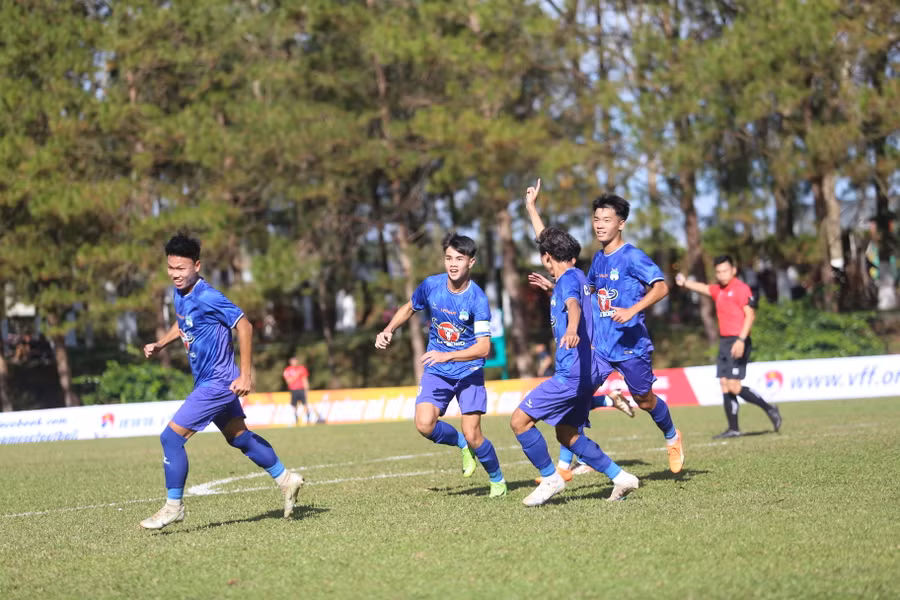 U19 LPBank HAGL có chiến thắng nhẹ nhàng trận ra quân. Ảnh: Văn Ngọc