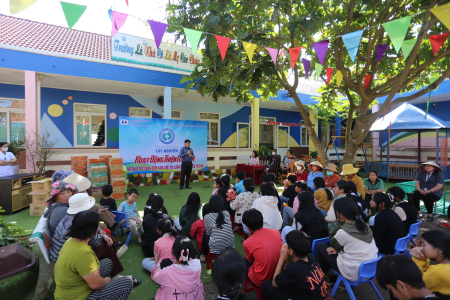 134 trẻ em cơ nhỡ được nhận quà trong dịp này. Ảnh: Văn Ngọc 134 trẻ em cơ nhỡ được nhận quà trong dịp này. Ảnh: Văn Ngọc