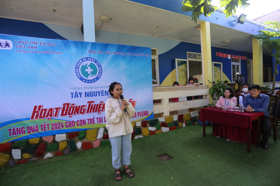 Em Rơ Châm Xuyên gửi lời cảm ơn đến Phòng khám Đa khoa Tây Nguyên. Ảnh: Văn Ngọc Em Rơ Châm Xuyên gửi lời cảm ơn đến Phòng khám Đa khoa Tây Nguyên. Ảnh: Văn Ngọc