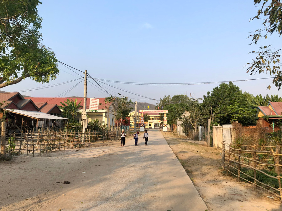 Đường giao thông nội đồng ở xã Chư Gu được bê tông hóa. Ảnh: Lê Nam