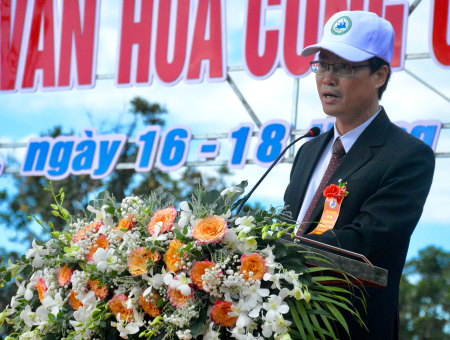 Ông Lê Ngọc Quý-Chủ tịch UBND huyện Ia Grai phát biểu khai mạc. Ảnh: Lam Nguyên Ông Lê Ngọc Quý-Chủ tịch UBND huyện Ia Grai phát biểu khai mạc. Ảnh: Lam Nguyên