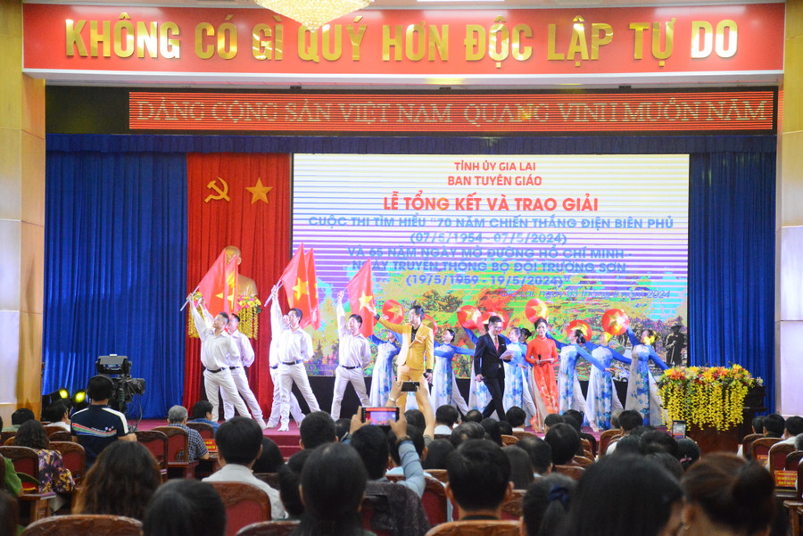 Quang cảnh lễ tổng kết, trao giải. Ảnh: Lam Nguyên