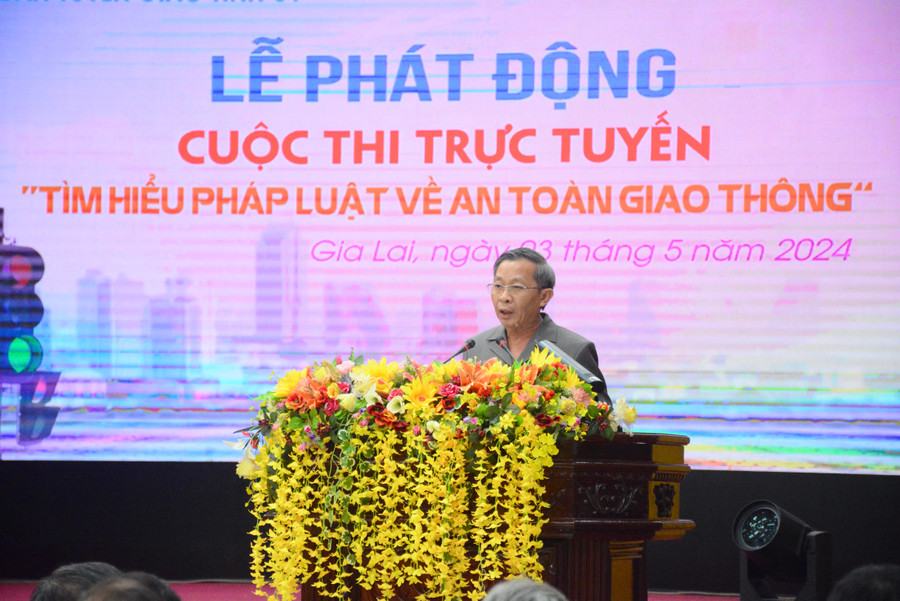 Trưởng ban Tuyên giáo Tỉnh ủy Huỳnh Thế Mạnh phát biểu phát động cuộc thi. Ảnh: Lam Nguyên Trưởng ban Tuyên giáo Tỉnh ủy Huỳnh Thế Mạnh phát biểu phát động cuộc thi. Ảnh: Lam Nguyên