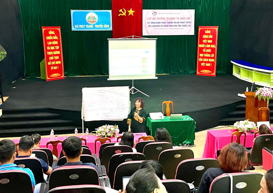 Lớp tập huấn được tổ chức trong 2 ngày 13 và 14-4. Ảnh: Lam Nguyên Lớp tập huấn được tổ chức trong 2 ngày 13 và 14-4. Ảnh: Lam Nguyên