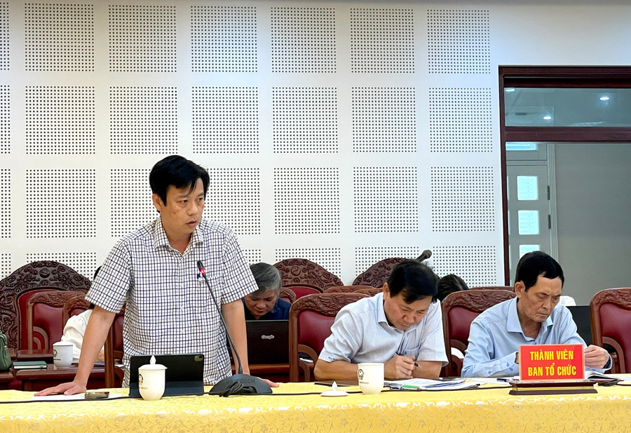 Chủ tịch UBND TP. Pleiku Đỗ Việt Hưng nêu ý kiến tại cuộc họp. Ảnh: Lam Nguyên Chủ tịch UBND TP. Pleiku Đỗ Việt Hưng nêu ý kiến tại cuộc họp. Ảnh: Lam Nguyên