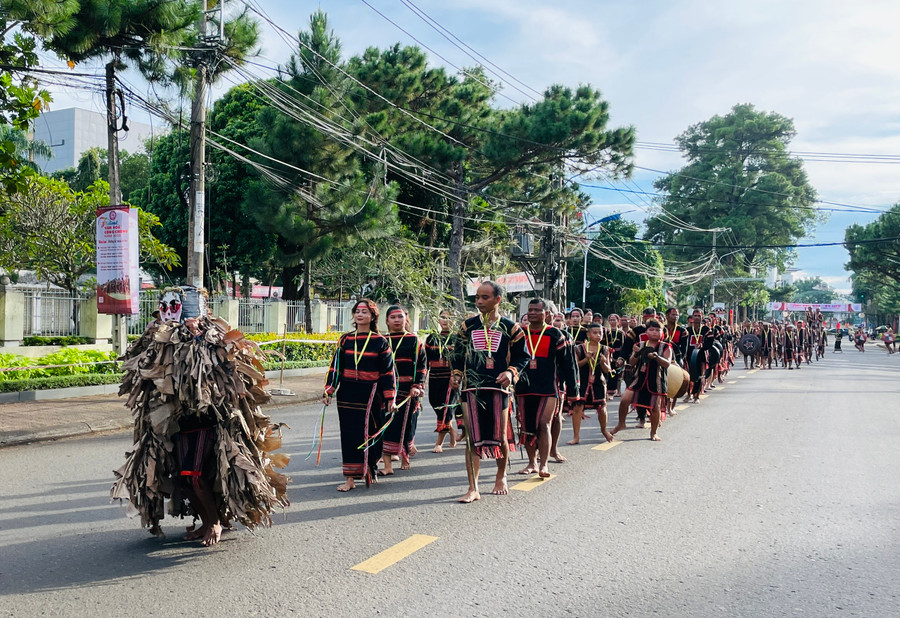 Pram xuống phố. Ảnh: Phương Duyên