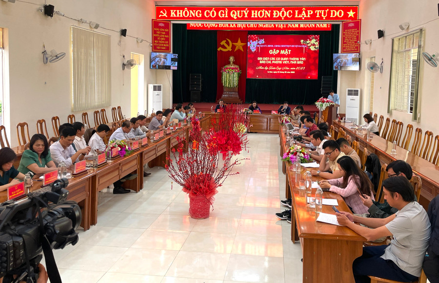 Quang cảnh buổi gặp mặt. Ảnh: Lam Nguyên