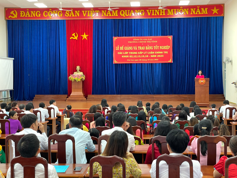 Có 206 học viên đủ điều kiện tốt nghiệp tham gia lễ bế giảng. Ảnh: Lam Nguyên