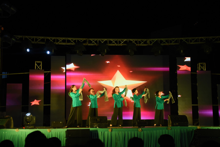 Sau liên hoan, những giọng hát hay, có phong cách biểu diễn tốt sẽ được bồi dưỡng để trở thành nòng cốt trong công tác tuyên truyền ở cơ sở. (Ảnh minh họa: Lam Nguyên). Sau liên hoan, những giọng hát hay, có phong cách biểu diễn tốt sẽ được bồi dưỡng để trở thành nòng cốt trong công tác tuyên truyền ở cơ sở. (Ảnh minh họa: Lam Nguyên).