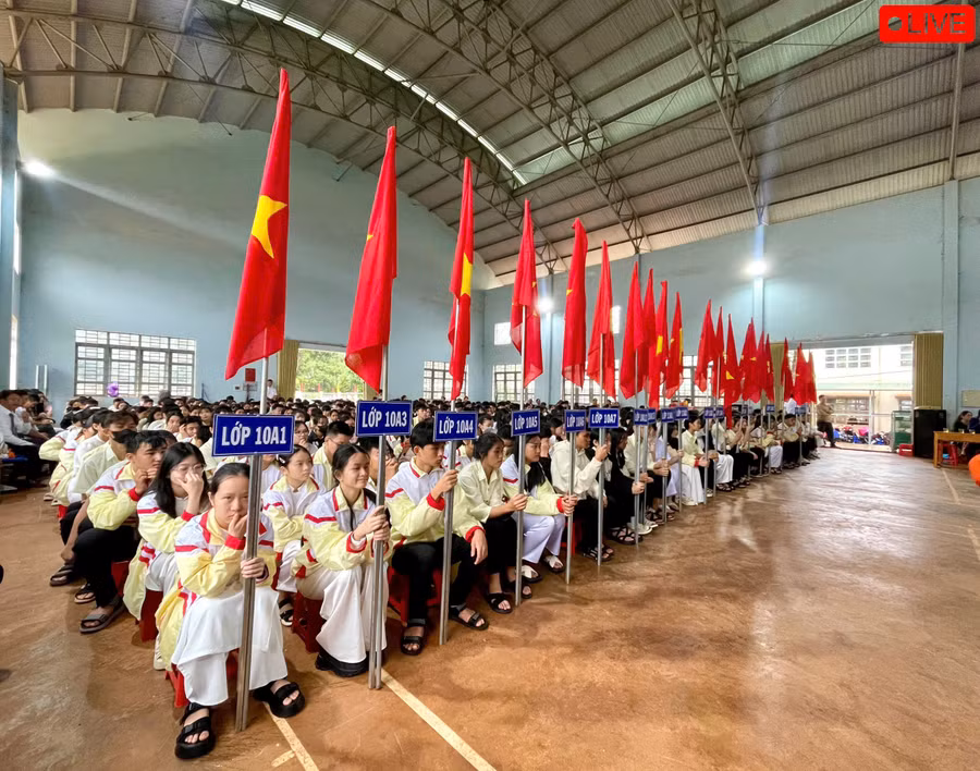 Năm học 2024-2025, trường có gần 2.000 học sinh. Ảnh: Lam Nguyên