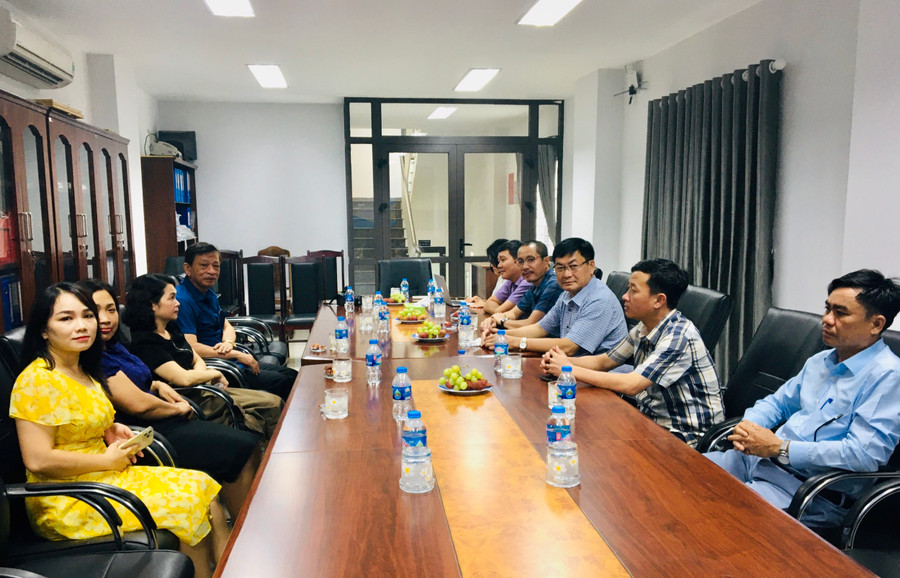 Đoàn cán bộ, phóng viên, hội viên Hội Nhà báo tỉnh Gia Lai gặp gỡ, trao đổi kinh nghiệm với Hội Nhà báo TP. Đà Nẵng. Ảnh: Nguyễn Đức Phương Đoàn cán bộ, phóng viên, hội viên Hội Nhà báo tỉnh Gia Lai gặp gỡ, trao đổi kinh nghiệm với Hội Nhà báo TP. Đà Nẵng. Ảnh: Nguyễn Đức Phương