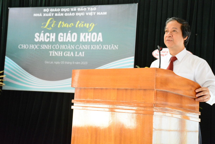 Bộ trưởng Bộ Giáo dục và Đào tạo Nguyễn Kim Sơn phát biểu tại buổi lễ. Ảnh: Lam Nguyên Bộ trưởng Bộ Giáo dục và Đào tạo Nguyễn Kim Sơn phát biểu tại buổi lễ. Ảnh: Lam Nguyên