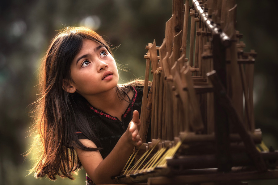 Tác phẩm &quot;Bé Ri-A chơi đàn&quot; được trao huy chương đồng.