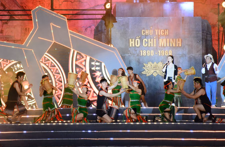 "Tây Nguyên xanh" là chủ đề của chương trình nghệ thuật đặc biệt “Giữ trọn lời thề” năm 2023. Ảnh: Lam Nguyên