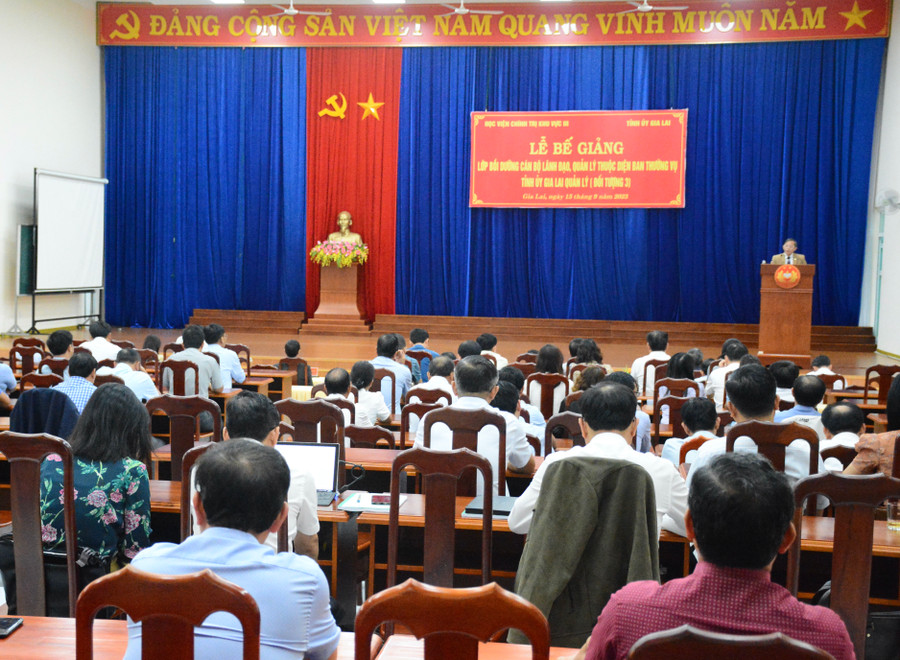 Quang cảnh lễ bế giảng. Ảnh: Lam Nguyên